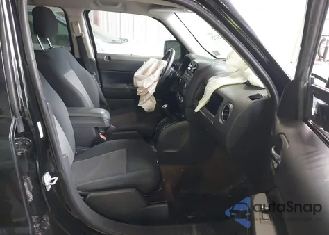 2014 Jeep Patriot Latitude z USA, uszkodzony, nr VIN 1C4NJRFBXED742759